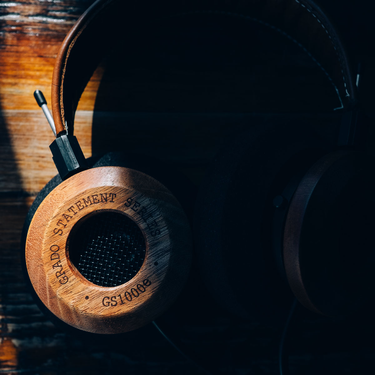 Photo of gs1000e resting on a wooden table partially obscured by a shadow
