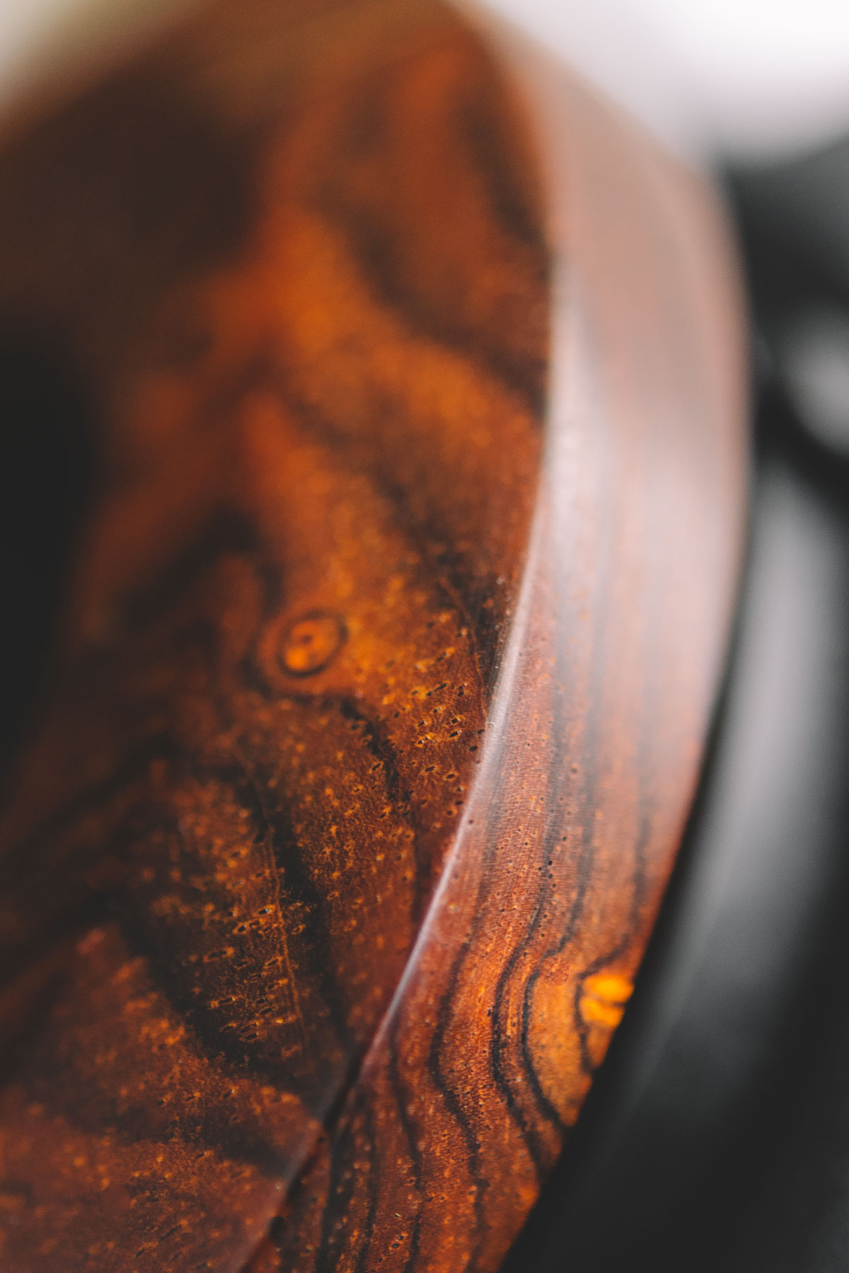 Closeup photo of wooden edge of gs3000e headphones
